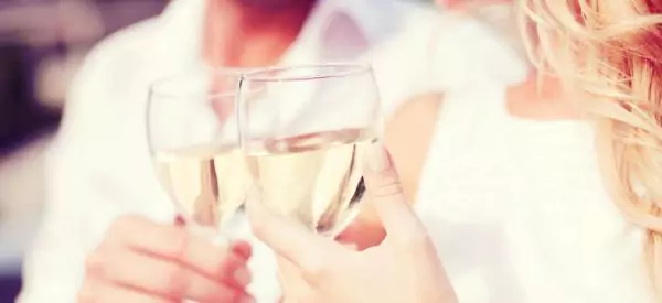 couple sharing a glass of champagne on a date